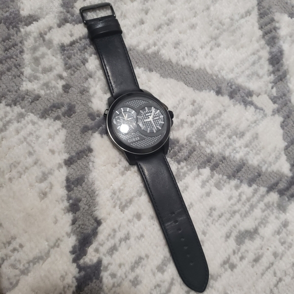 🆕️🌷Guess Leather Watch - Picture 1 of 5